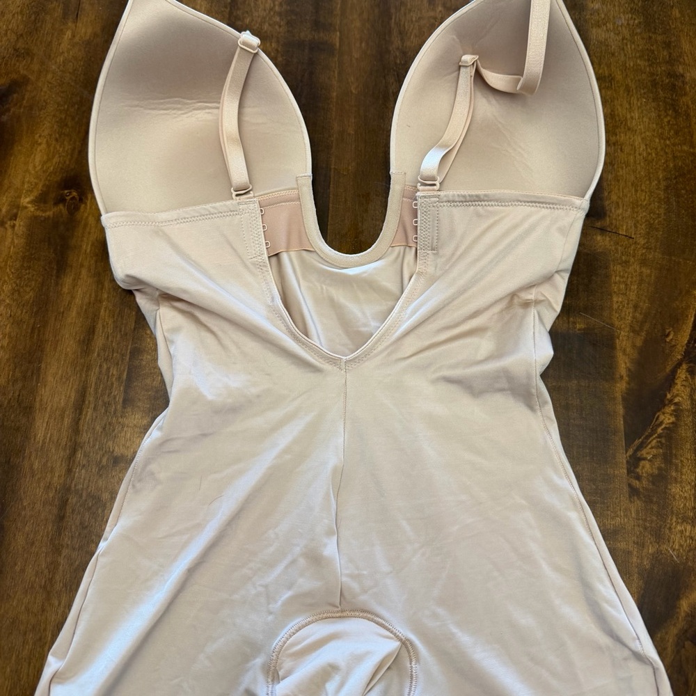 Spanx Low Plunge Mid Thigh Bodysuit Large ***read description